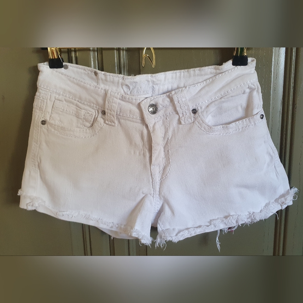 Red Rivet White Jean Shorts - Picture 4 of 6